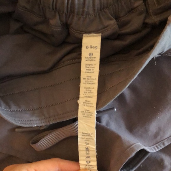 Lululemon Racer Shorts Size 6 - Picture 3 of 5